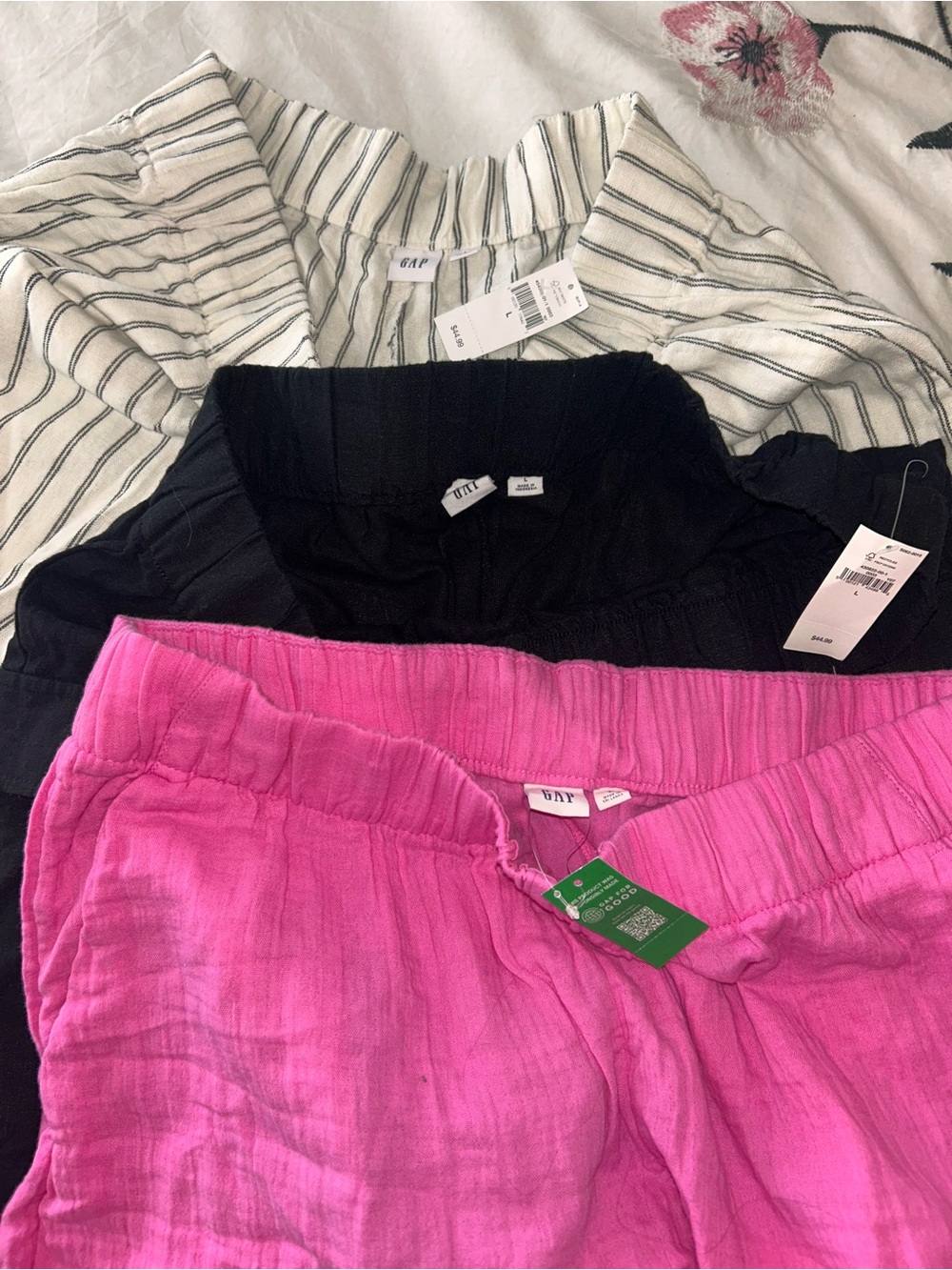 3 PAIR BUNDLE GAP SHORTSđNWT - Picture 5 of 9